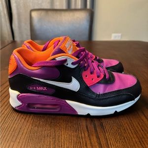 Retro Women’s Air Max 90 Bold Berry Size 7Y or 8.5W